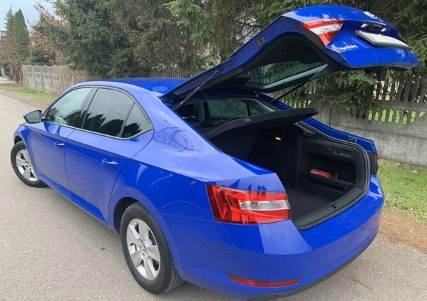 Skoda Superb cena 69900 przebieg: 137000, rok produkcji 2018 z Człopa małe 742